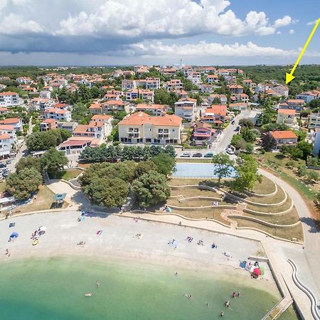 Apartment Tina By The Beach Pjescana Uvala Esterno foto