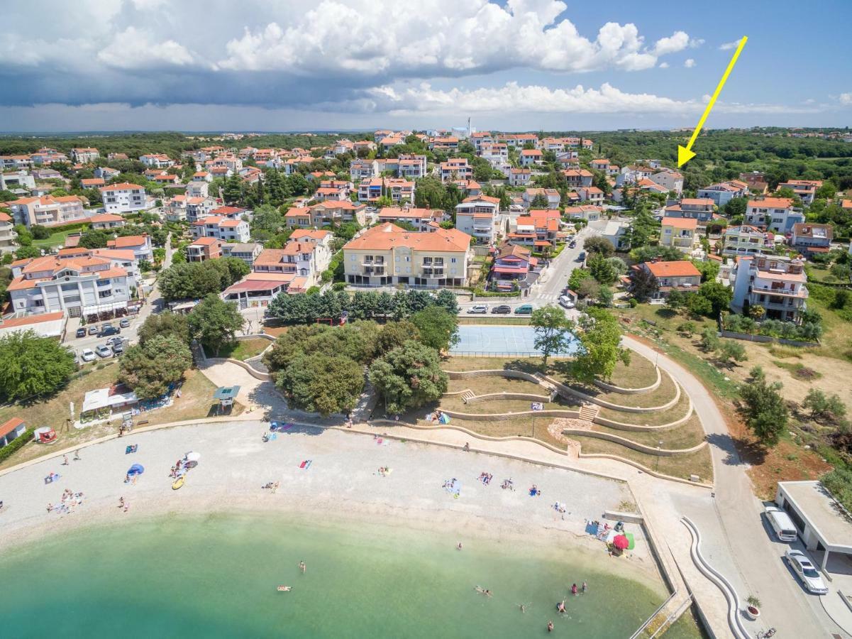 Apartment Tina By The Beach Pjescana Uvala Esterno foto